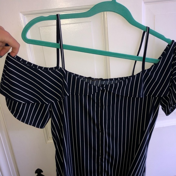 Button down off the shoulder blouse - Picture 2 of 6